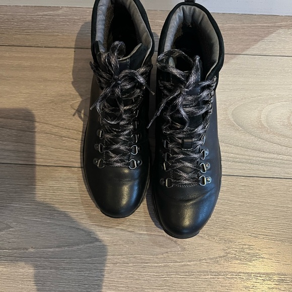 Clarks ,leather,waterproof boots - Picture 7 of 7